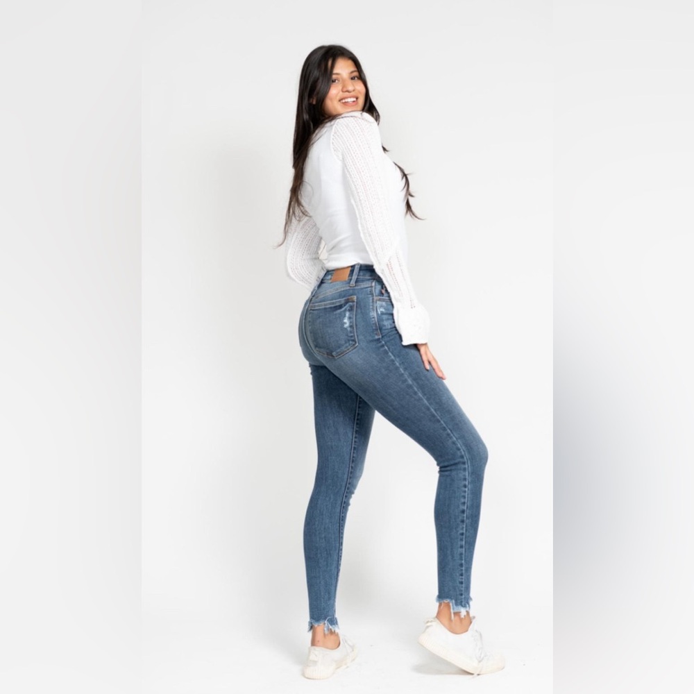 NWT Judy Blue HW Skinny w/ Destroy & Shark Bit Hem - Picture 4 of 5
